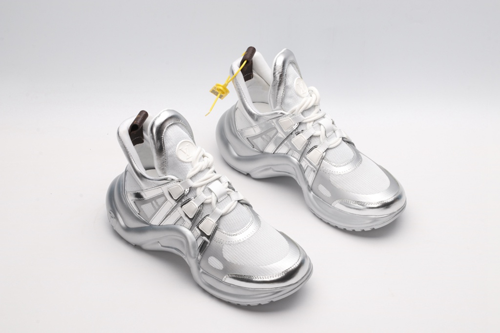 L*V SNEAKER